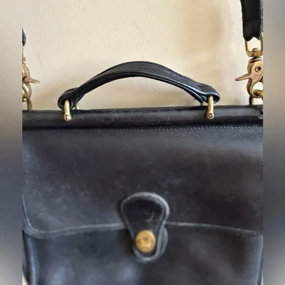 Vintage Coach 9927 Willis Bag, Black Leather Crossbody Bag with Gold Hardware - Picture 6 of 16